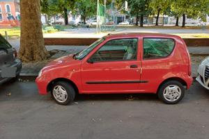 Privato vende Fiat 600 -appena revisionata