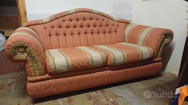 divano in stile classico 