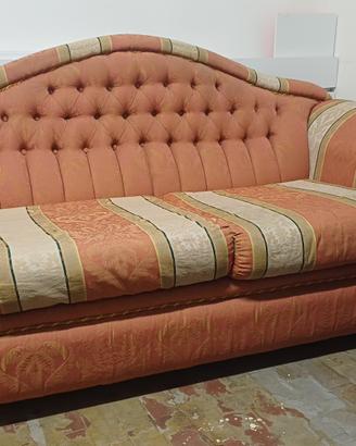 divano in stile classico 