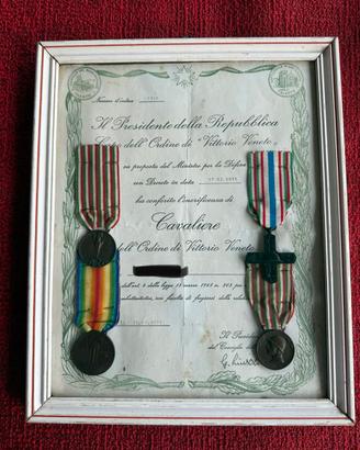 Diploma e 4 Onorificenze della 1 Guerra Mondiale.