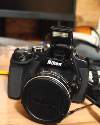 Nikon Coolpix B700 + Zaino porta Fotocamera 315€
