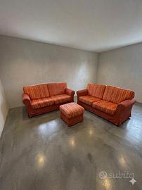 Coppia Divani tre posti (uno letto) + Pouf