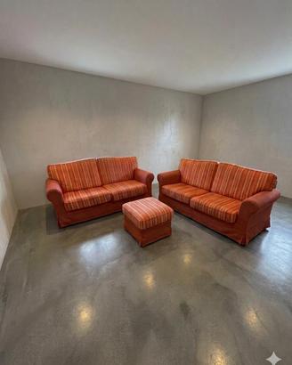 Coppia Divani tre posti (uno letto) + Pouf