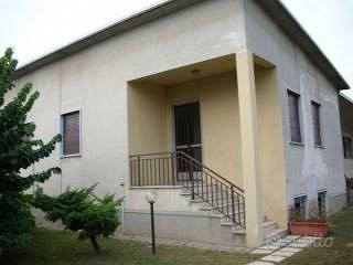 Bilocale SEMI INDIPENDENTE a Vigevano con BOX