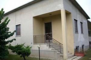 Bilocale SEMI INDIPENDENTE a Vigevano con BOX