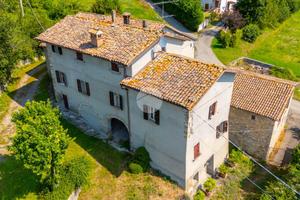 CASA INDIPENDENTE A LANGHIRANO