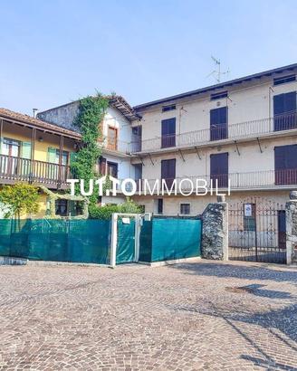 Casa indipendente di 360 m² con più di 5 locali a 