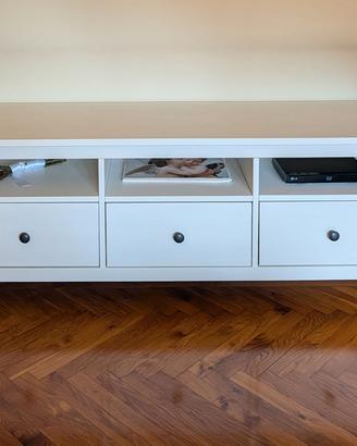 Hemnes mobile TV Ikea