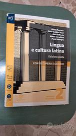 Libro di grammatica latina