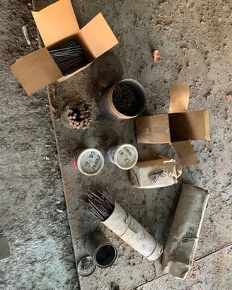 Vecchi chiodi varie misure