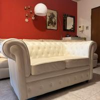 Divano bianco chesterfield maison du monde