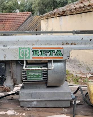 Montacarichi a bandiera Beta