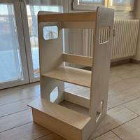 Torre apprendimento montessoriana bianca in legno