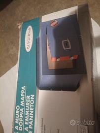 cassaforte da muro con chiavi 