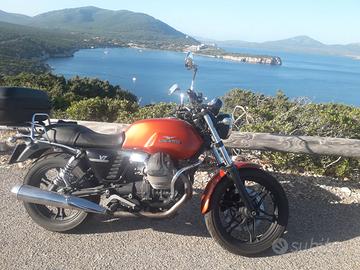 Moto Guzzi V7 Stone