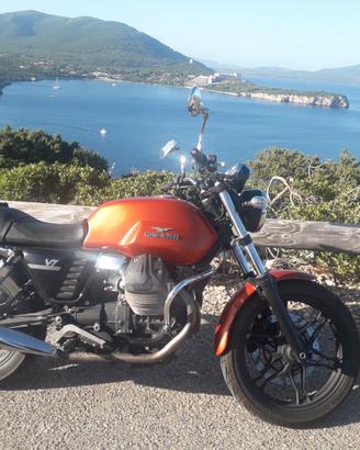 Moto Guzzi V7 Stone