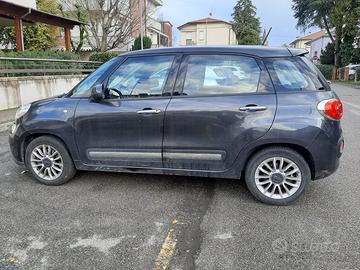 AUTO FIAT 500L