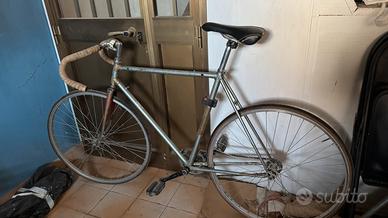 Bicicleta scatto fisso stile vintage