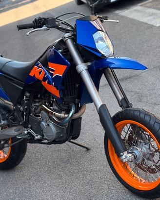 Ktm supermotard 640 lc4