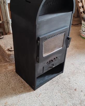 Stufa a Legna con Forno Superiore e Vano Legna