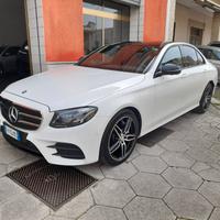 MERCEDES E 220 D AMG LINE BERLINA