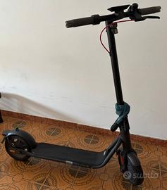 Monopattino NAVEE  V25i PRO Electric Scooter
