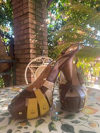 Sandali col tacco GUESS in pelle