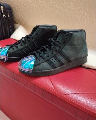 Scarpe Adidas Camoscio, colore nero,  misura 39.