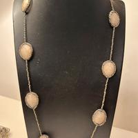 Collana con pietre dure giada