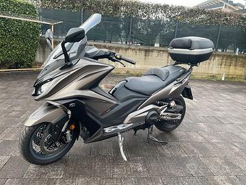 KYMCO AK550