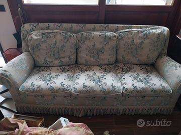 2 DIVANI MAGLIOCCHETTI