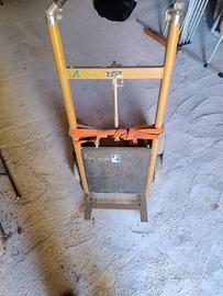 carrello montascale per trasporto oggetti pesanti.