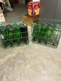 Gabbie con bottiglioni