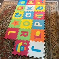 Tappetino in gomma alfabeto e forme