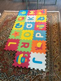 Tappetino in gomma alfabeto e forme