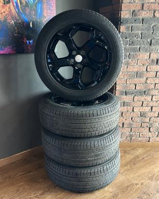 Cerchi e gomme da 20 pollici Range Rover Sport