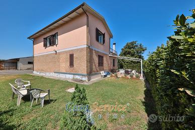 Villa con giardino
