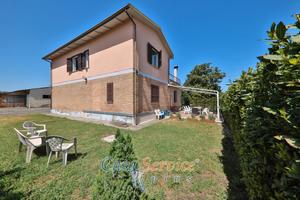Villa con giardino