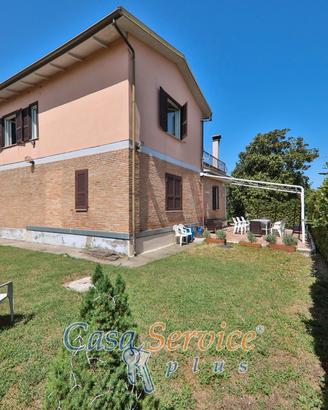 Villa con giardino