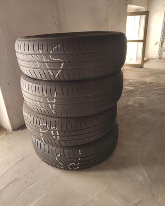 Gomme auto