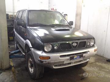 Nissan terrano II 2.7 "98 - uso ricambi