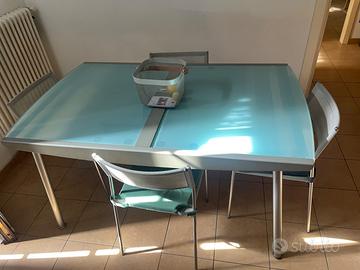 Tavolo allungabile con sedie