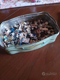 Bottoni vari di vari colori e misure