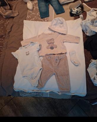 Completo neonato+ cappellino+calzini