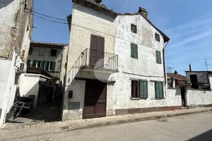 CASA SEMINDIPENDENTE A BOZZOLE