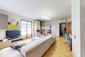 QUADRILOCALE CON TRIPLA ESPOSIZIONE EBOX AUTO-CORS