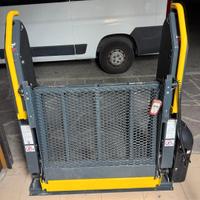 Pedana elettrica per mezzi trasporto disabili