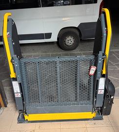 Pedana elettrica per mezzi trasporto disabili