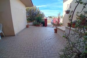 Villetta con giardino in Via Massa C.da Rilievo