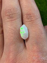 Opale bianco Welo 2.20 ct Cabochon